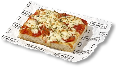 Porcion con masa ligera, crujiente y digestiva, con más de 72h de fermentación, Base de nuestra sabrosa salsa de tomate, mozzarella rallada, aceite de oliva virgen y un toque de orégano.